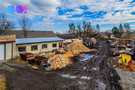 Ilustrační foto budovy s pozemkem