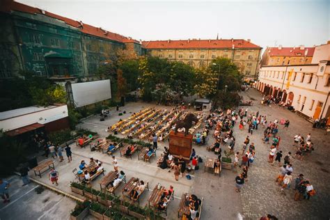 Fotografie Kasáren Karlín během kulturní akce