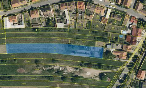 schéma pozemkové parcely s vyznačeným přístupem k veřejné komunikaci