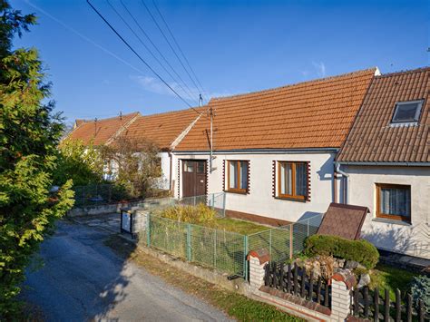 rodinný dům v klidné lokalitě s pozemkem a zahradou