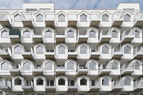 Architektonický detail domu z období první republiky v Brně