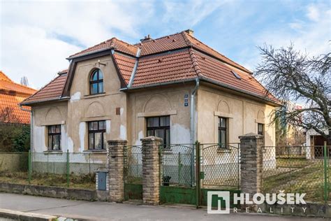 Fotografie rodinného domu v Litohoři s rozlehlou zahradou