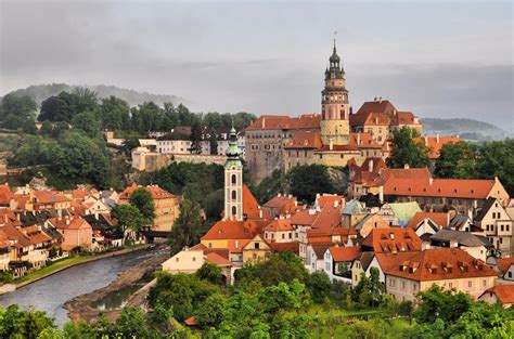 Historické centrum Českého Krumlova s hradem a meandrem Vltavy