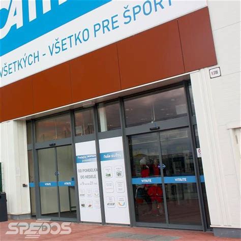 vstup do Obchodního centra Berehovo v Trebišově