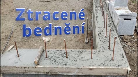 Schéma znázorňující postup podbetonování základů staré stavby, včetně detailů šalování a ukládání betonu.
