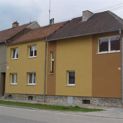 galerie různých barevných odstínů a textur fasádních omítek