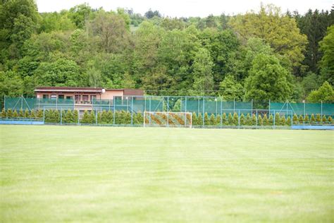 Nová travnatá plocha ve Sportovním areálu Spořilov