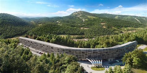 Moderní horský apartmánový hotel s dřevěným obkladem