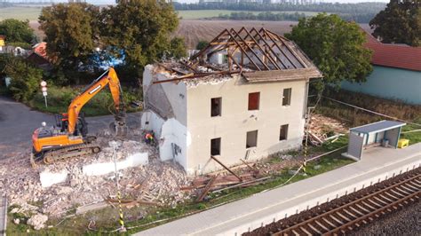 schéma procesu demolice domu s vyznačením hlavních kroků a nákladových položek