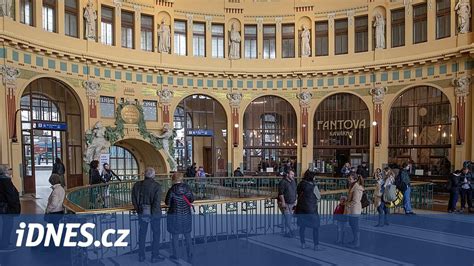 historická fotografie Fantovy budovy na pražském Hlavním nádraží