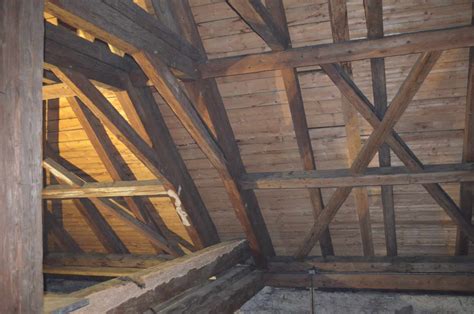Detailní průzkum dřevěných konstrukcí roubenky