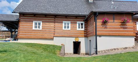 Plán rekonstrukce roubenky s rozloženými etapami prací
