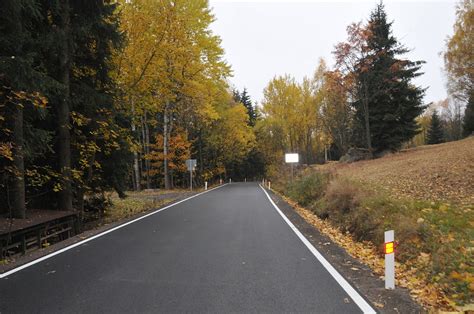 Fotografie zrekonstruovaného úseku silnice III/29022 Bedřichov - Hrábetice.