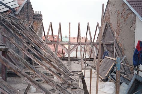 Ilustrační foto stavby v procesu rekonstrukce