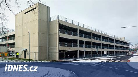 Vizualizace uzamykatelného garážového stání v moderním parkovacím domě