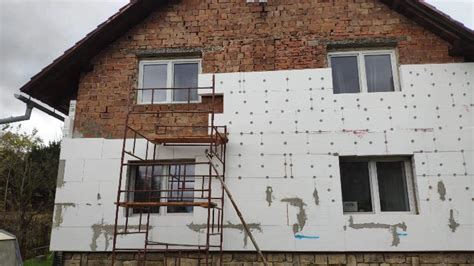 Detail fasády domu po renovaci