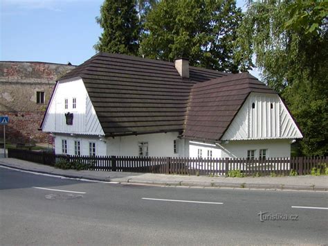 Tradiční roubená chalupa, rodný dům Aloise Jiráska