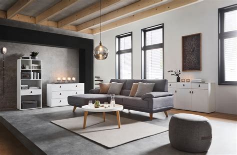 moderní obývací pokoj s designovým nábytkem