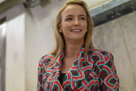 Koláž fotografií hlavních postav seriálu Killing Eve - Villanelle a Eve
