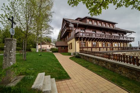 Exteriér Pensionu Vyhlídka v přírodním prostředí