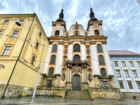 fasáda poutního kostela Panny Marie Sněžné