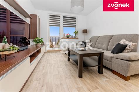 Vizualizace bytu s balkonem a výhledem