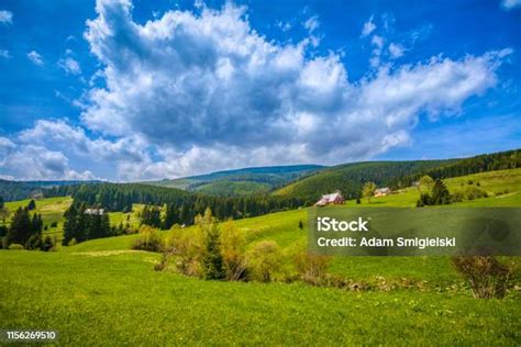 panoramatický výhled na Kašperské Hory s hradem