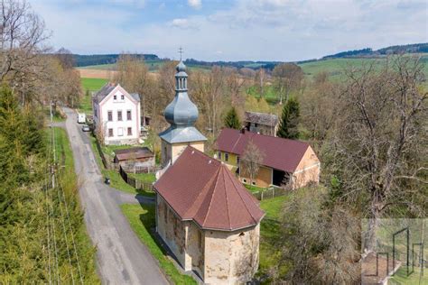 obrázek zemědělské usedlosti zvenčí