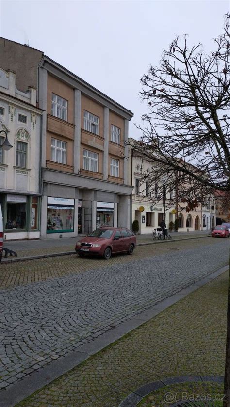 Fotografie náměstí v Lipníku nad Bečvou s komerčními prostory