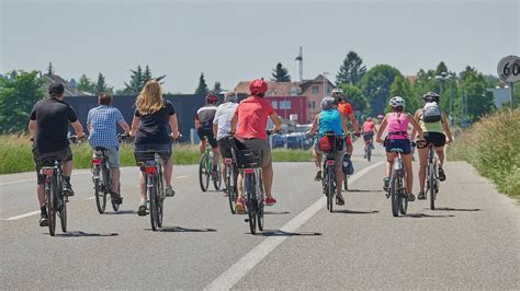 Cyklisté na vinařské stezce