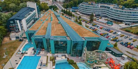 fotografie nového vodního prvku u vstupu do aquaparku