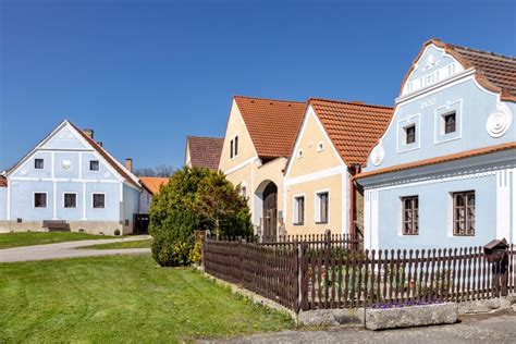 příklady tradičních venkovských domů v české krajině