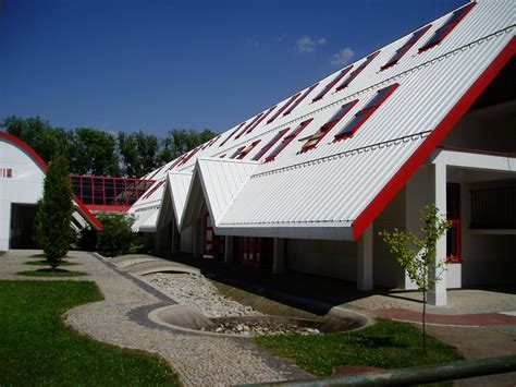 obchodní budova ve Veselí nad Moravou