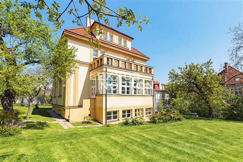 pohled na vilu v lokalitě Střešovice