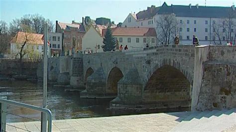 historický most v Písku a okolní budovy