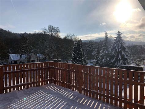 Panoramatický výhled na Jizerské hory z terasy chaty