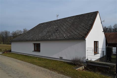 příklad funkcionalistické fasády činžovního domu z 30. let
