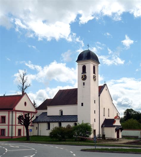 Mapa oblasti Horní Cerekev a okolí s vyznačenými turistickými cíli a ubytovacími kapacitami.