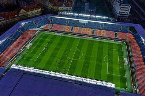 modernizované zázemí pro média na stadionu Letná