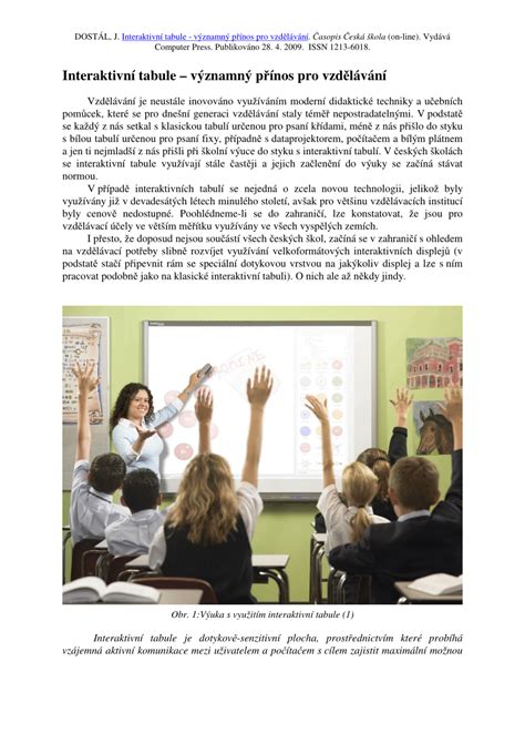 Ilustrace interaktivní výuky s dataprojektorem a usmívajícími se studenty