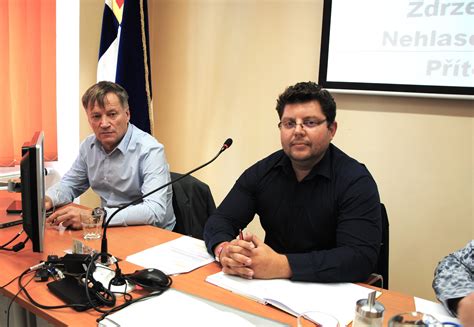 Náčrt procesu prodeje pozemků na úřední desce.