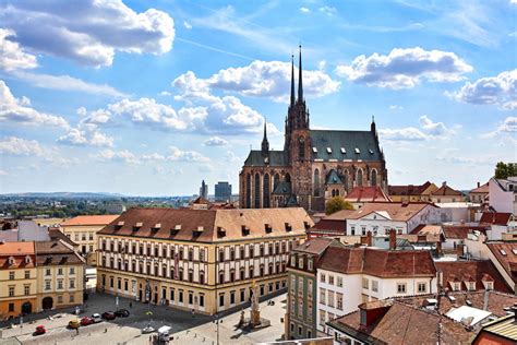 panoramatický výhled na Brno z moderního bytu