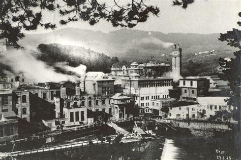Historické fotografie areálu bubenečské papírny