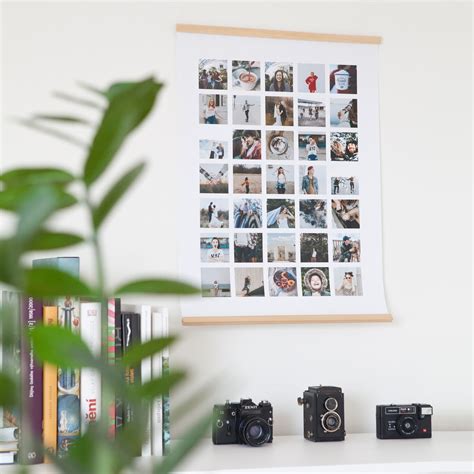 koláž z fotografií na stěně
