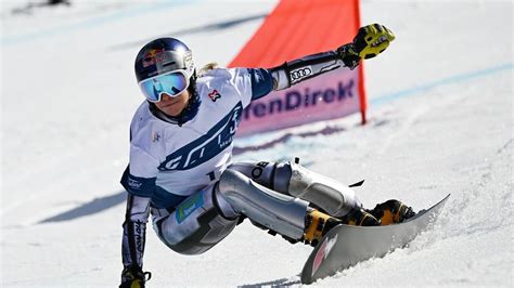 Ester Ledecká při sportovním výkonu na lyžích