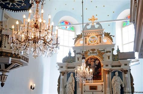 Neogotický evangelický kostel v Opavě s detailním pohledem na věž a fasádu