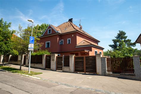 rodinná vila Františka Chvalovského s popisem architektury a lokality
