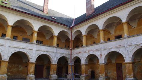 Renesanční arkády na nádvoří zámku