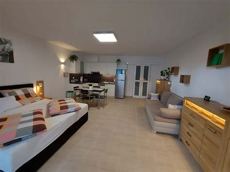 Fotografie moderního apartmánu s výhledem na jezero Lipno