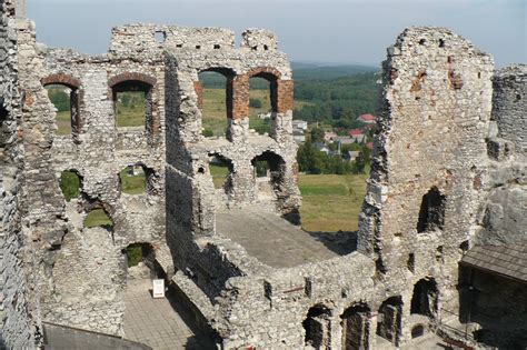 Detail zříceniny hradu Hus - pozůstatek brány
